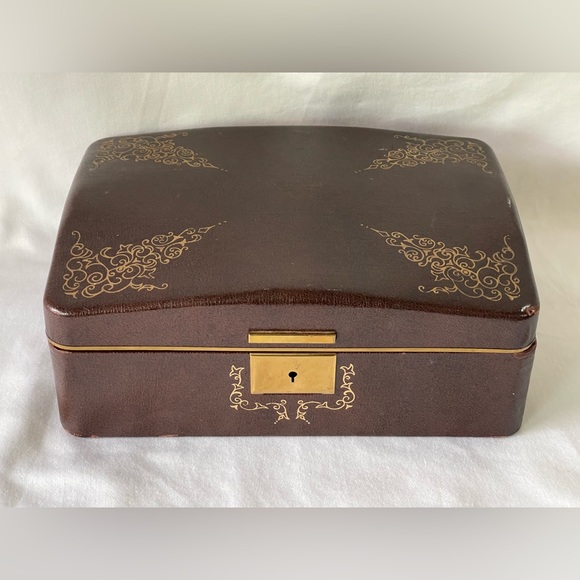 farrington Other - Vintage Farrington jewelry box Bxriwn with Gold ornate paint silk inside